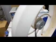 stojący silnik wentylatora akumulatorowego na zewnątrz